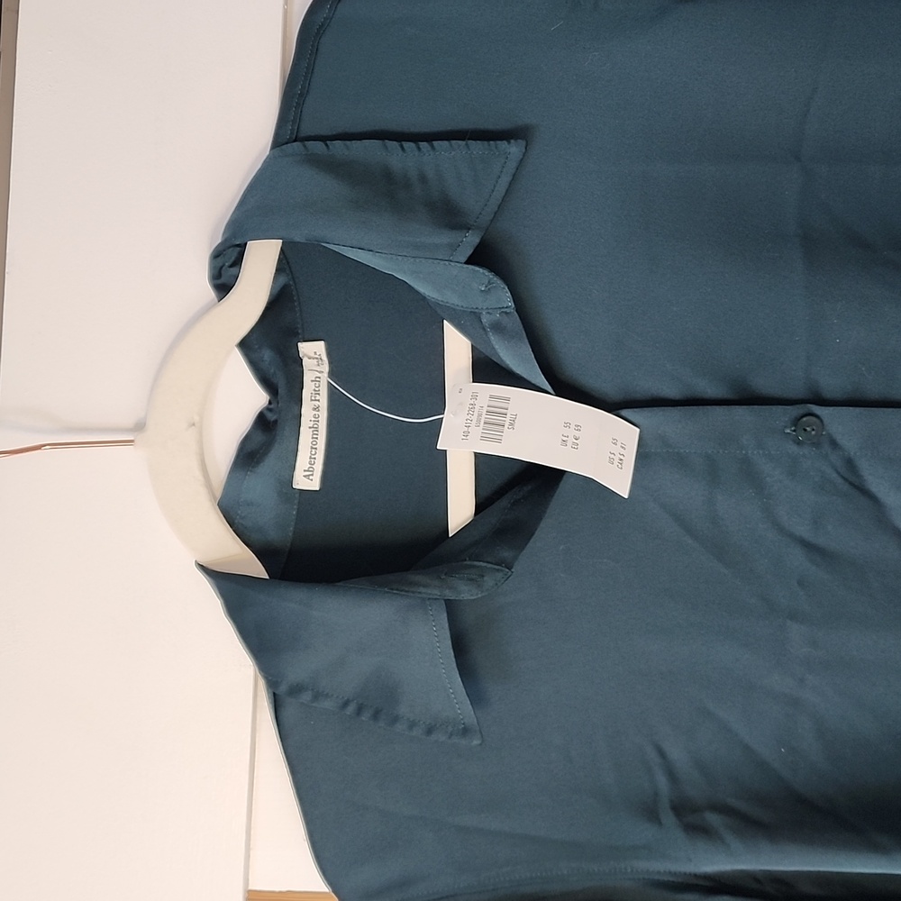 NWT A&F Long-Sleeve Satin Button-Up Shirt - Picture 2 of 9